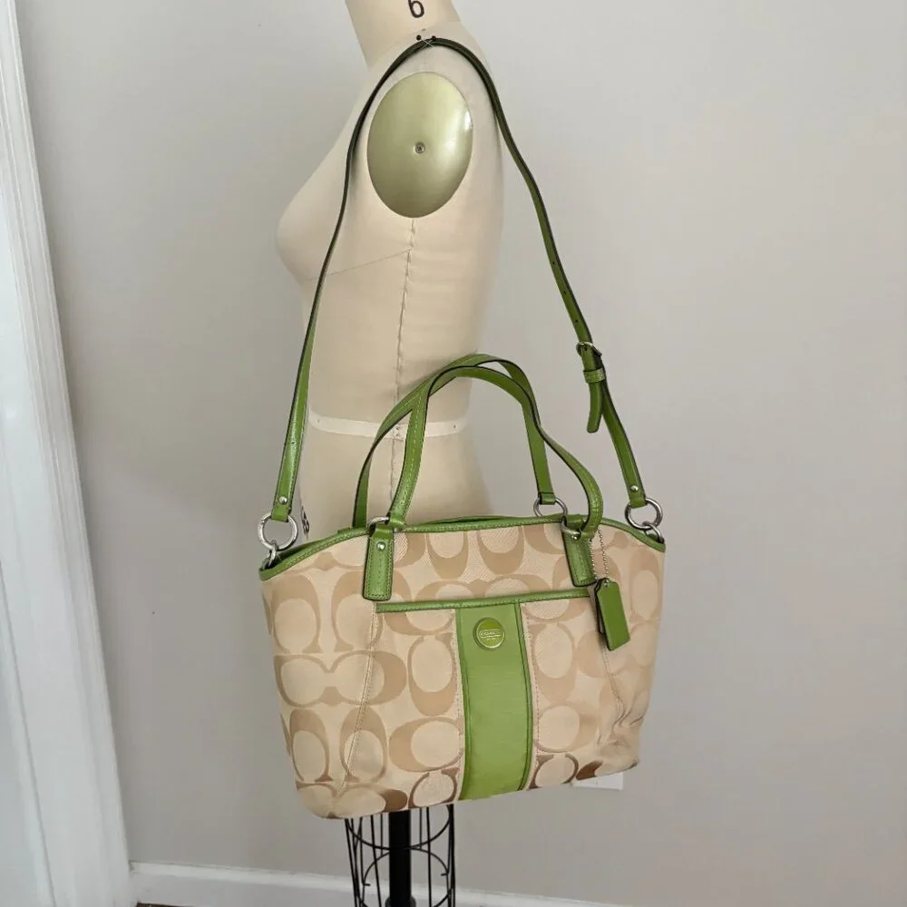 Coach poppy signature